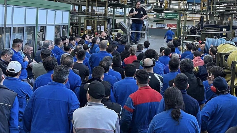 "Adorni llama a las empresas a incumplir la Constitución echando trabajadores en huelga"