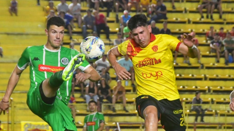 Sarmiento se quedó con el primer chico ante Kimberley