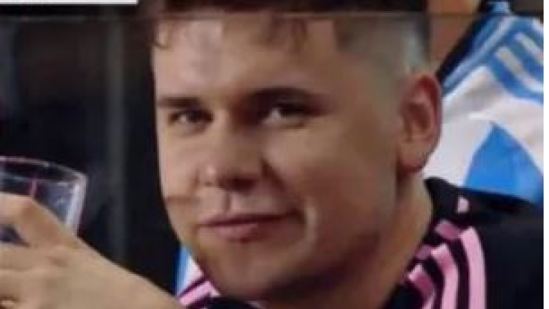 Bizarrap fue a ver un partido del Inter Miami y la cámara lo enfocó sin lentes