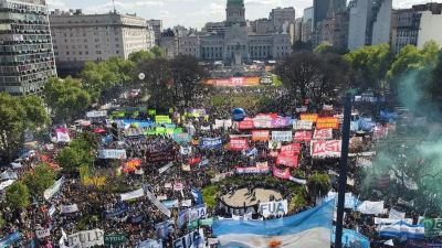 Multitudinaria marcha en defensa de la educación pública en todo el país