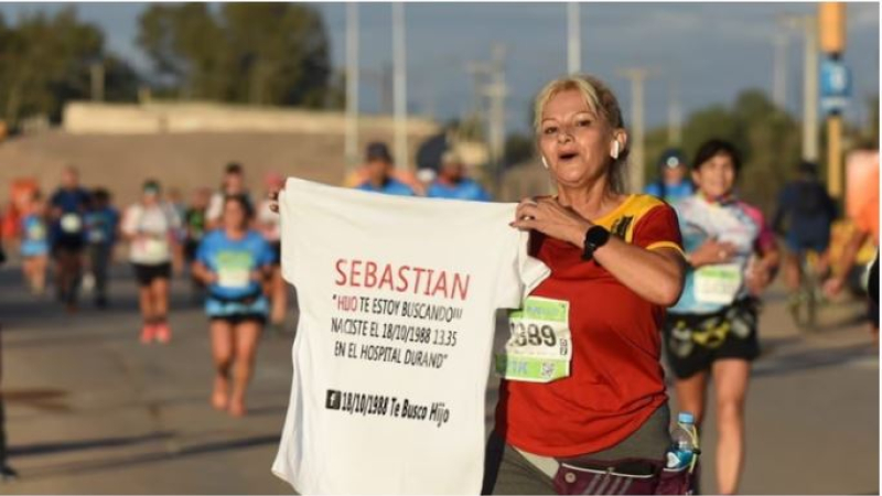 La runner que corría maratones por todo el país buscando a su hijo logró encontrarlo después de 36 años