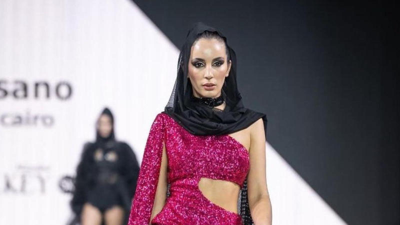 Mchic realiza un desfile en concientización del cáncer de mama