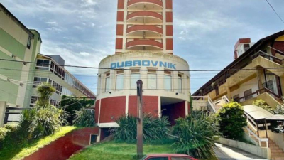 Se derrumbó un hotel de 10 pisos en Villa Gesell: hay un hombre muerto y varias personas atrapadas