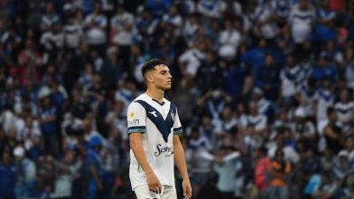 Vélez le rescindió el contrato a Alejo Sarco por jugar en la Copa Potrero