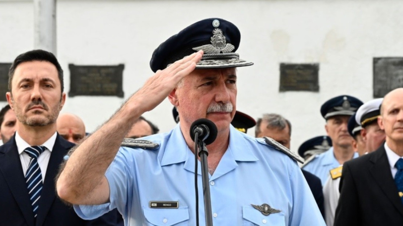 Al jefe de la Fuerza Aérea echado le descubrieron al menos 32 vuelos particulares en aviones militares