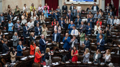 Gobierno y "dialoguistas" aceleran el proyecto que impediría a Cristina ser candidata