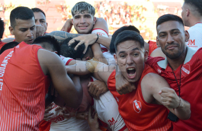 Estudiantes golpeó en el momento justo y es finalista del Clausura