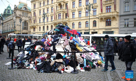 muestra ropa usada praga.jpg