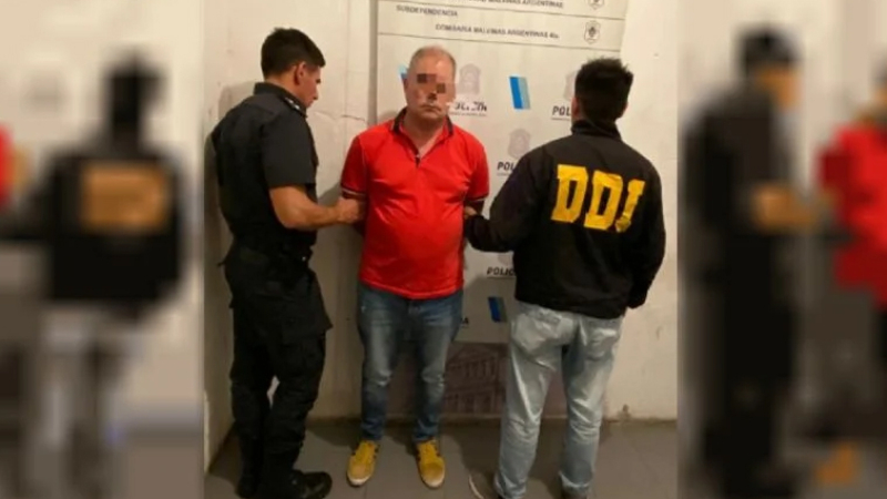 Hallaron el cuerpo de una mujer envuelto en una sábana: hay cinco detenidos 