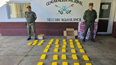 Transportaba 36 kilos de cocaína junto a rollos de papel higiénico: huyó y abandonó la carga