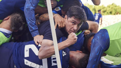 Talleres ganó en La Plata, alcanzó a Vélez y sueña