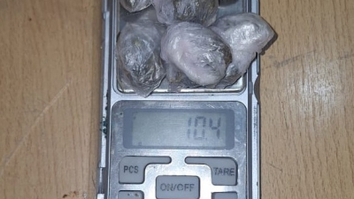 Intentó pasar marihuana a un detenido: ahora comparten celda