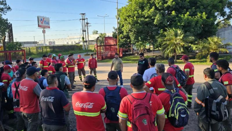 Camioneros movilizados en toda la provincia por el techo del gobierno a las paritarias