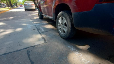 El estacionamiento medido continúa sin fecha de inicio, pero ya suma algunas polémicas