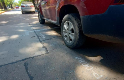 El estacionamiento medido continúa sin fecha de inicio, pero ya suma algunas polémicas