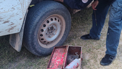 Dos camionetas fueron perseguidas por la policía: una se dio a la fuga y la otra fue abandonada