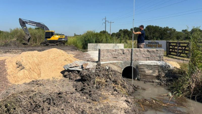 Chaco For Ever: trabajan en el predio para limpiar canal y mejorar drenaje