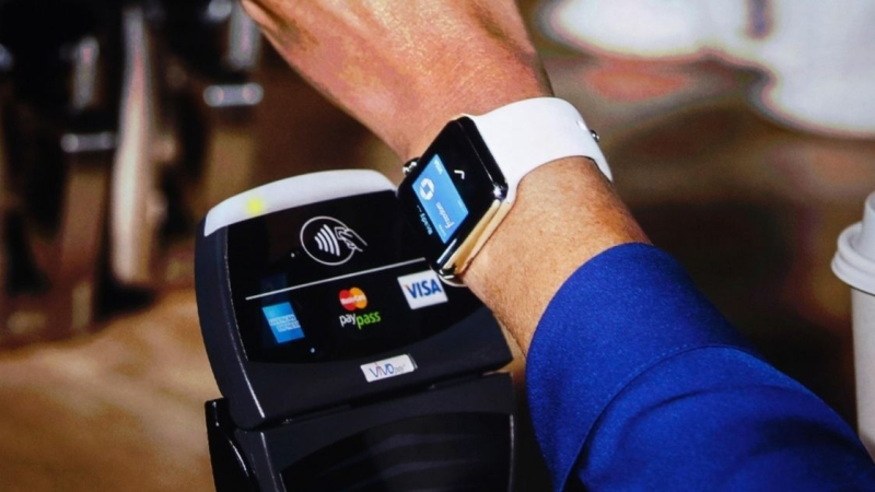 Con relojes inteligentes se puede pagar un viaje en colectivo
