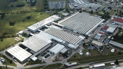 Mercedes-Benz se va de la Argentina tras más de 70 años de producción
