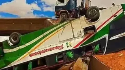 Un micro desbarrancó y volcó provocando la pérdida de 19 vidas