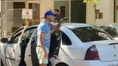 Sacó un arma y amenazó a todos en pleno centro de Villa Mercedes