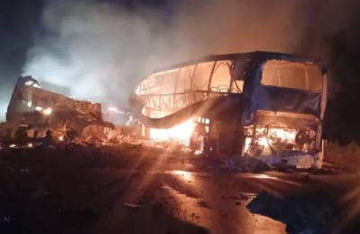 Al menos 30 personas calcinadas tras terrible choque en México
