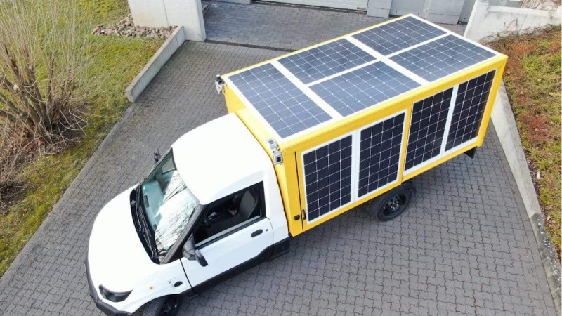 Extienden la autonomía de un vehículo eléctrico comercial a 530 km con paneles solares