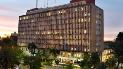 Mañana la Provincia debe pagar 38 millones de dólares