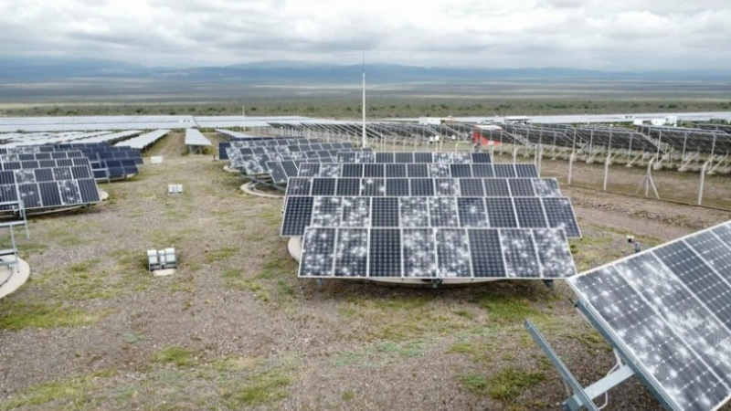 Costos millonarios para reparar los parques solares que rompió el granizo