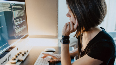 Organizan un evento de mujeres tecnológicas de la región