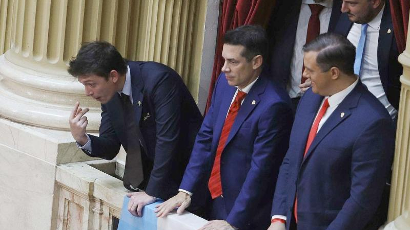 Tras el escándalo en el Congreso crece la duda sobre el rol de Santiago Caputo