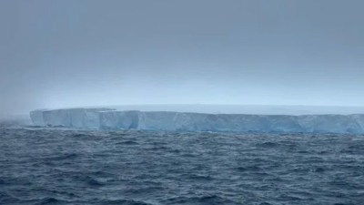 El iceberg más grande del mundo se estacionó cerca de las islas Georgias del Sur