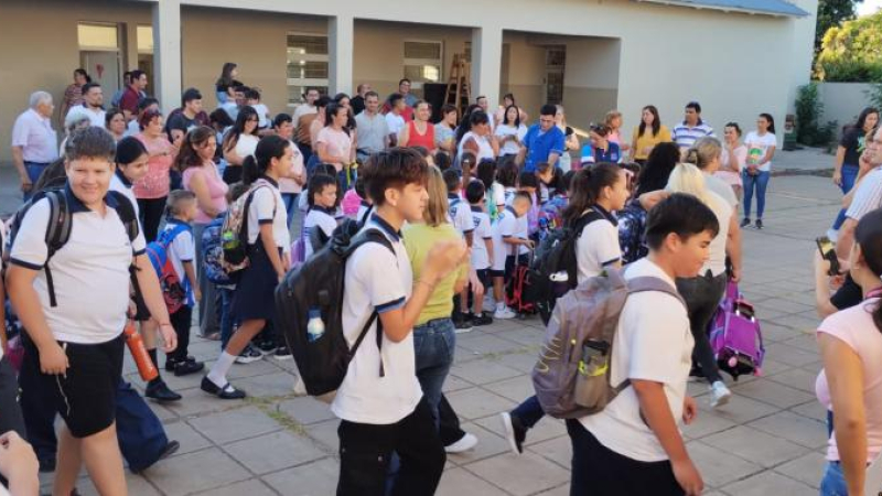 Por la ola de calor suspenden las clases en escuelas primarias de Sáenz Peña