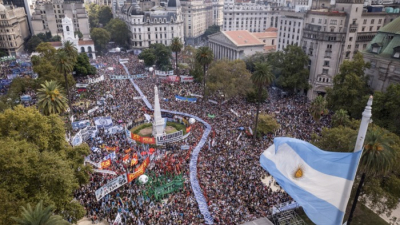 Prohíben el uso de drones sobre Plaza de Mayo y Olivos
