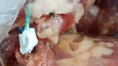 Quiso pasarle droga adentro de un chorizo a un detenido