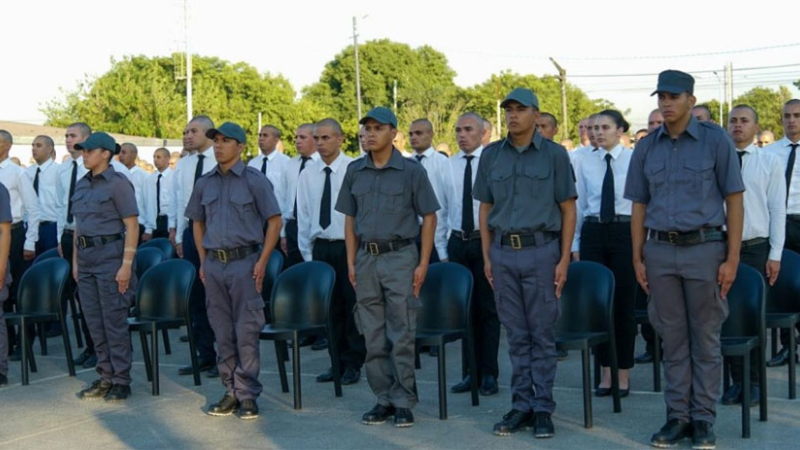 Gobierno presentó 220 subadjutores y nuevos agentes penitenciarios