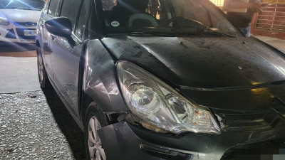 Embistió a una moto y se dio a la fuga: fue detenida en su domicilio luego de ocultar su automóvil