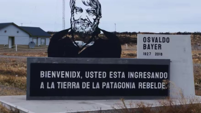 Vialidad Nacional derribó el monumento de Osvaldo Bayer en Santa Cruz
