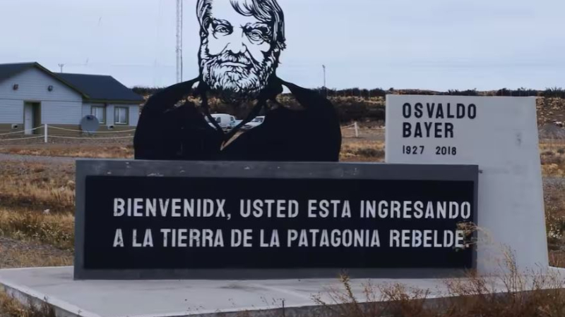 Vialidad Nacional derribó el monumento de Osvaldo Bayer en Santa Cruz