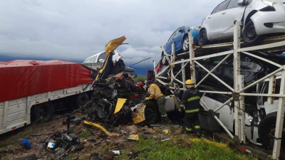 Una colisión entre camiones dejó un muerto y un herido de gravedad