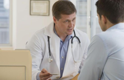 Cinco chequeos médicos clave que los hombres mayores de 50 años requieren