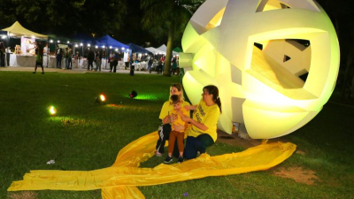 Síndrome de Gould: iluminaron una escultura en el Domo del Centenario