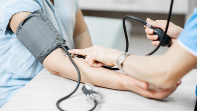 Reducir la hipertensión arterial disminuye el riesgo de demencia y deterioro cognitivo
