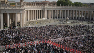 Comenzaron la exequias públicas de Francisco con un aluvión de fieles