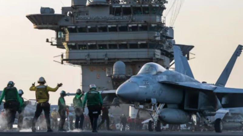 Un caza F-18 de más de 60 millones de dólares se cayó de un portaviones