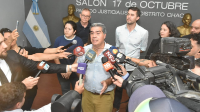 Capitanich reconoció la tendencia favorable al oficialismo y pidió frenar las agresiones