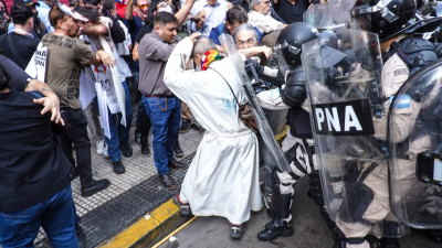 Ni la fe detiene los palos de Bullrich