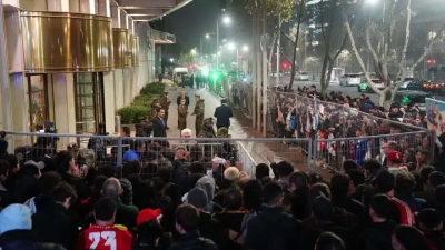 La euforia por Messi en el arribo de la Selección Argentina a Chile por el duelo de eliminatorias