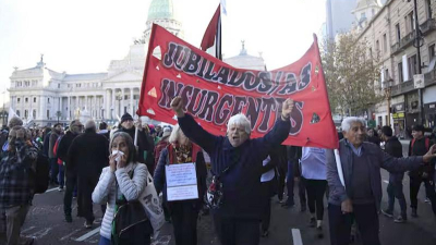 Jubilados y organizaciones marcharon a plaza de Mayo y hubo enfrentamientos