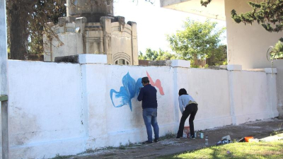 Trabajador municipal, su hija y un profe convocan a concurso de diseños para murales